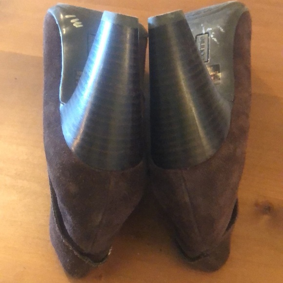 Connie Brown Suede Ankle Booties size 10 - Picture 4 of 7